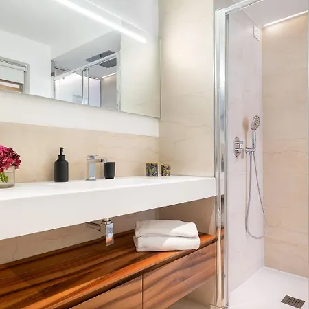 Conte Manfredo And Donna Angelina With Breathtaking Arena Views In Apartman *