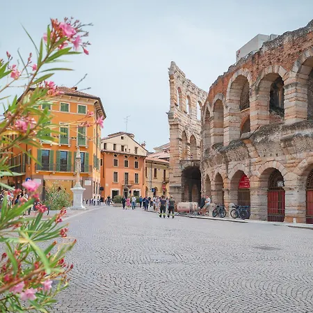 Conte Manfredo And Donna Angelina With Breathtaking Arena Views In Apartman Verona