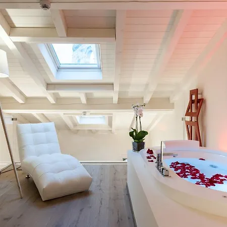 Conte Manfredo And Contessa Sarah Apartments With Breathtaking Arena Views In Verona *